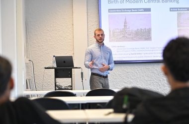 Guest Lecture Explores Banking’s Vital Role in the Global Economy Guest Lecture Explores Banking’s Vital Role in the Global Economy