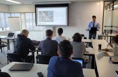 Jian Liu Explores Entrepreneurial Team Resilience in Recent Guest Lecture 