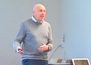 Guest Lecture by Udo Neufeglise: Sales Pitch